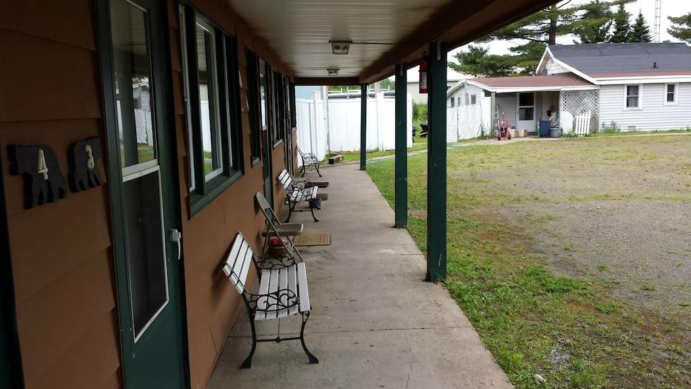 Bear Paw Inn photo 15