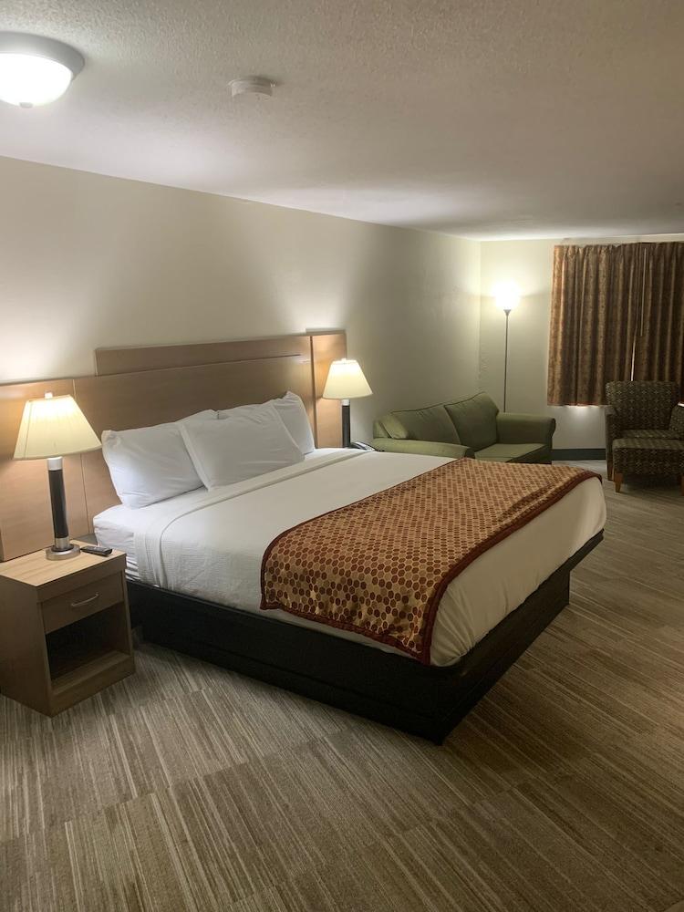 University Inn & Suites Stevens Point photo 15