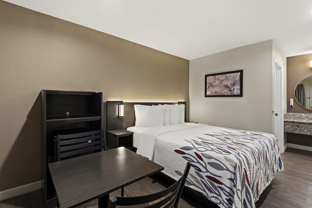 Red Roof Inn Carson - Wilmington photo 8