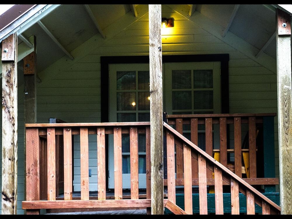 Whittaker's Motel & Historic Bunkhouse photo 33