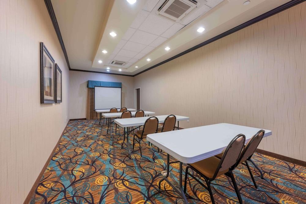 Best Western Plus Midland Suites photo 10