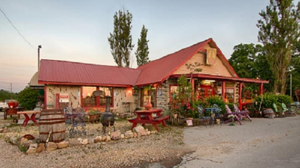 The Smokehouse Lodge and Cabins photo 56