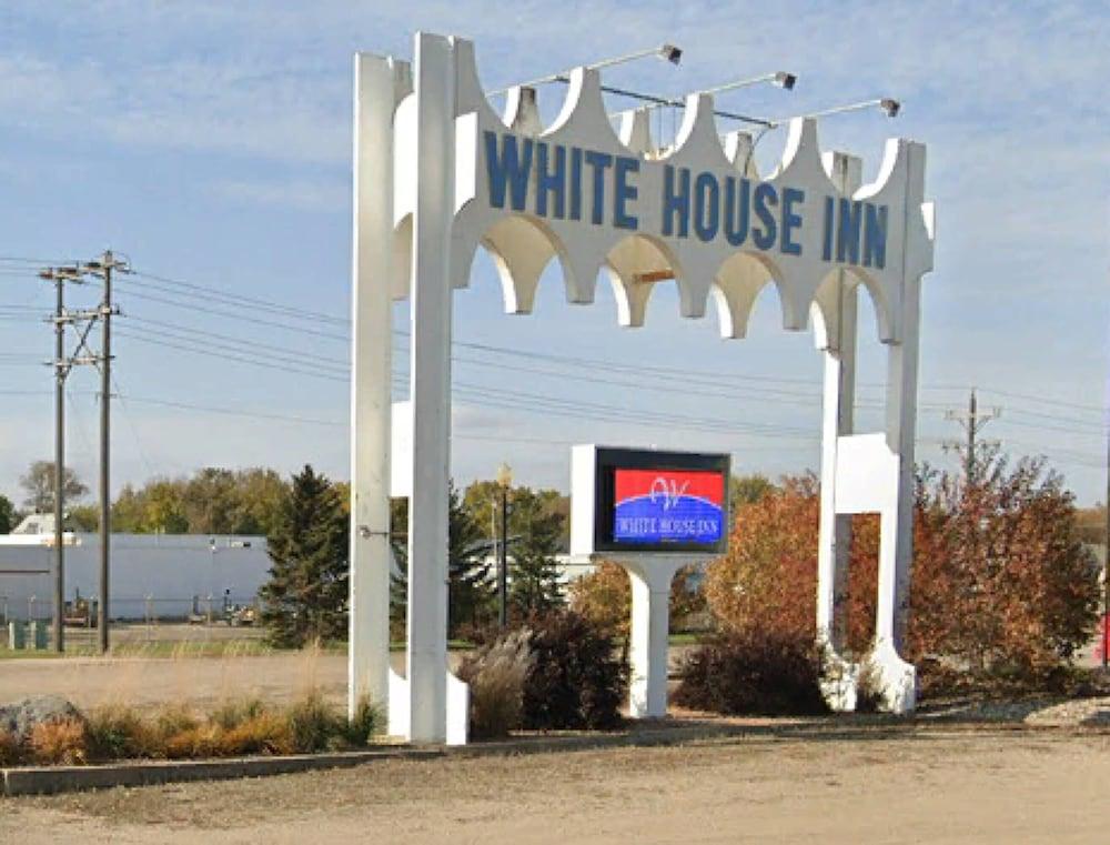 The White House Inn photo 2