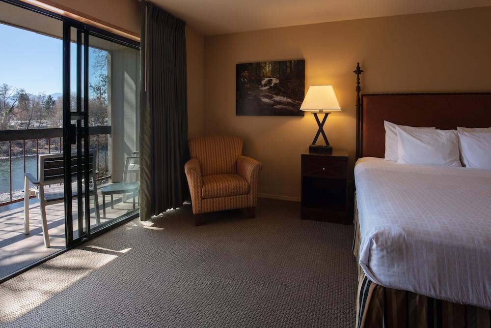 Riverside Inn photo 30