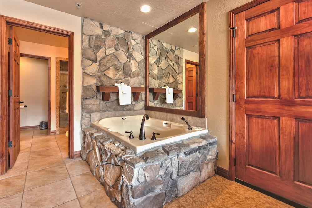 Westgate by Canyons Village Rentals photo 11