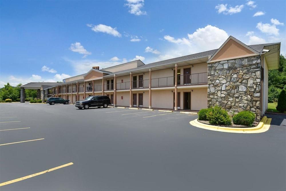 Americas Best Value Inn Canton, NC photo 15