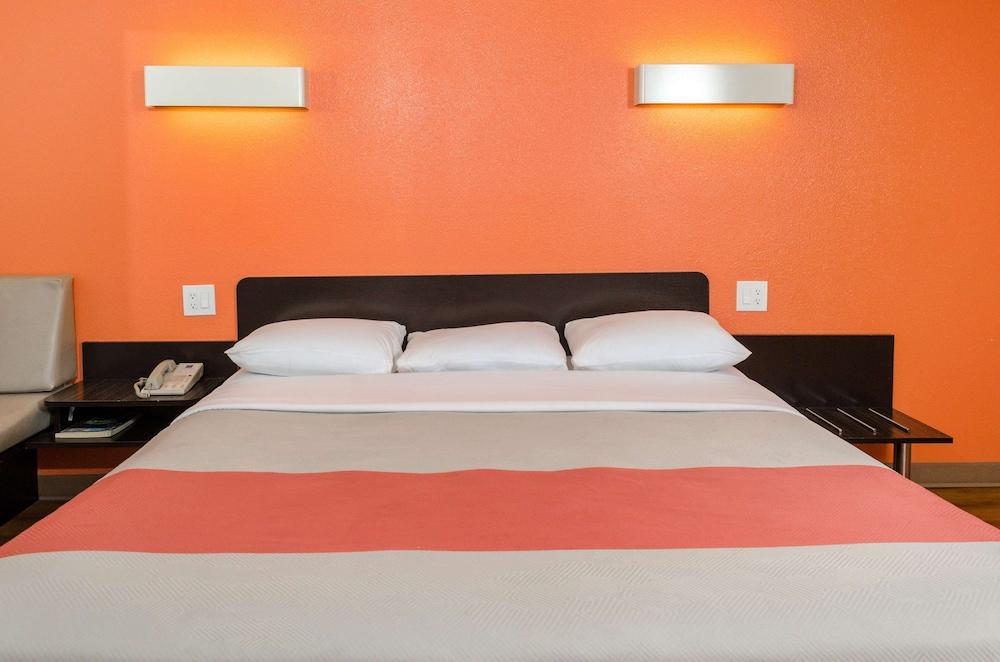 Ramada by Wyndham Merced photo 13