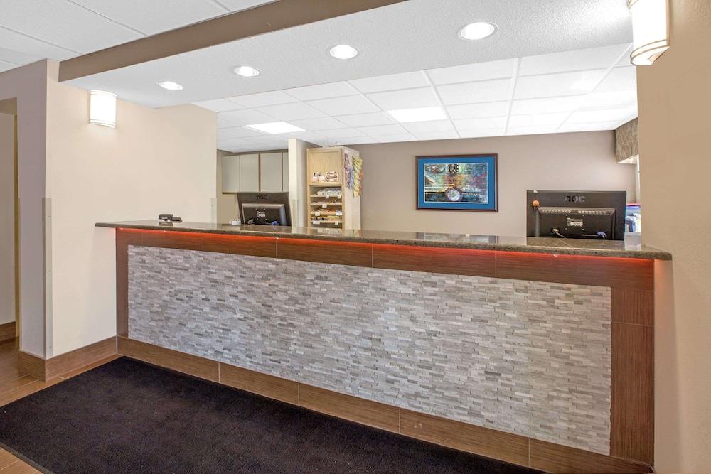 Days Inn by Wyndham Hillsdale photo 14