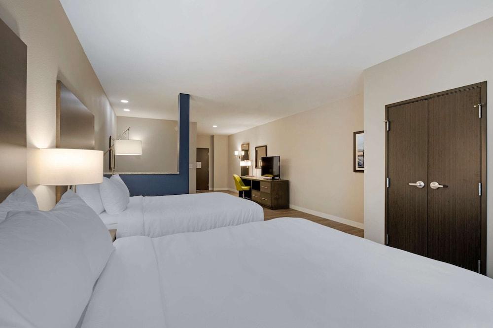 Comfort Suites Cincinnati University - Downtown photo 14