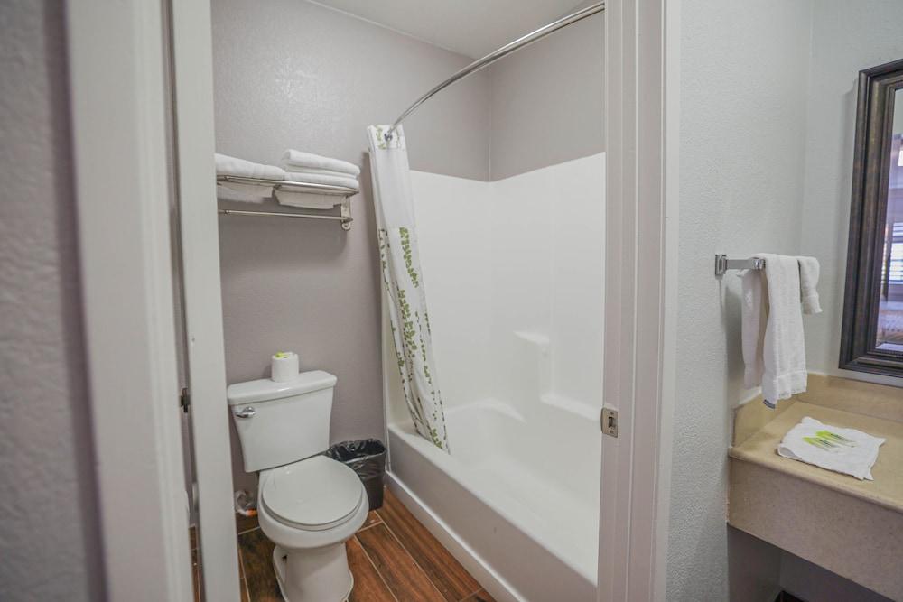 Motel 6 Tustin, CA – Orange County photo 11