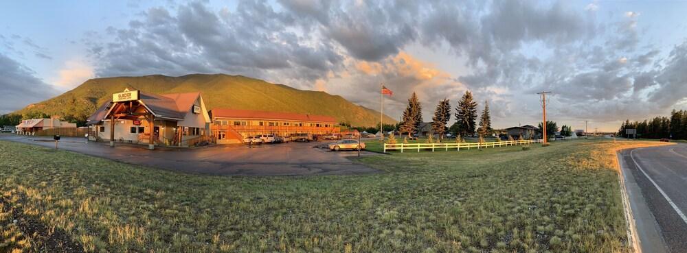 Glacier Basecamp Lodge photo 2