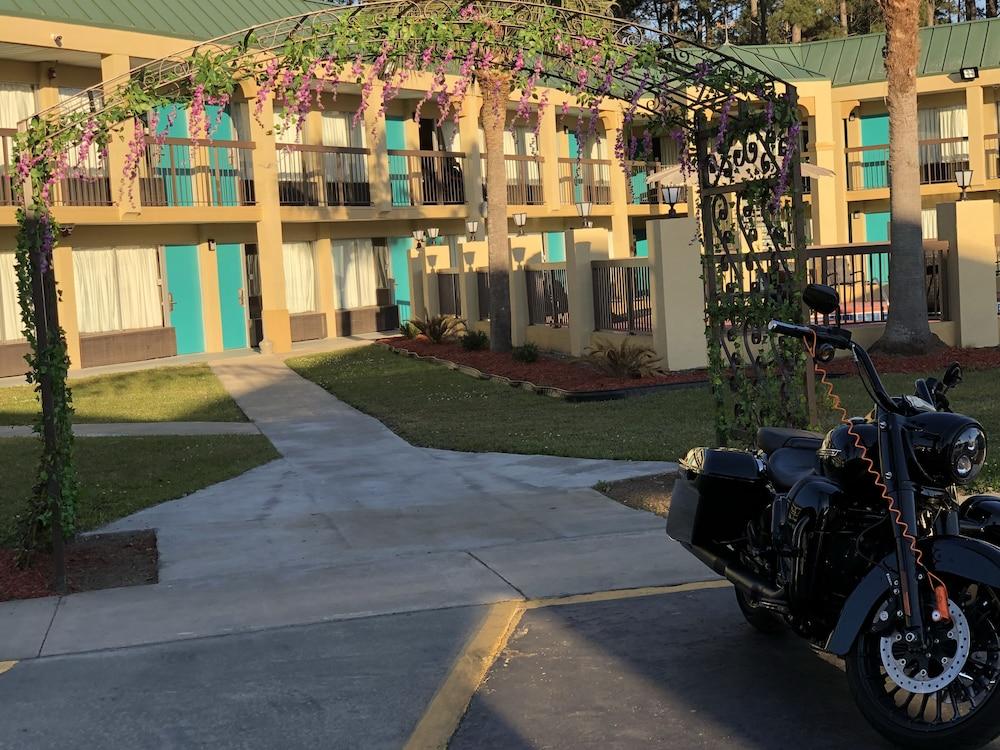 Econo Lodge Inn & Suites Hardeeville I-95 photo 55
