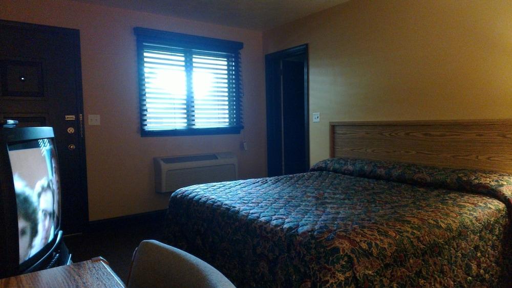 Colonial Inn Motel photo 6