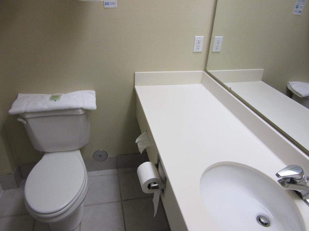 Yellowstone Lodge photo 32