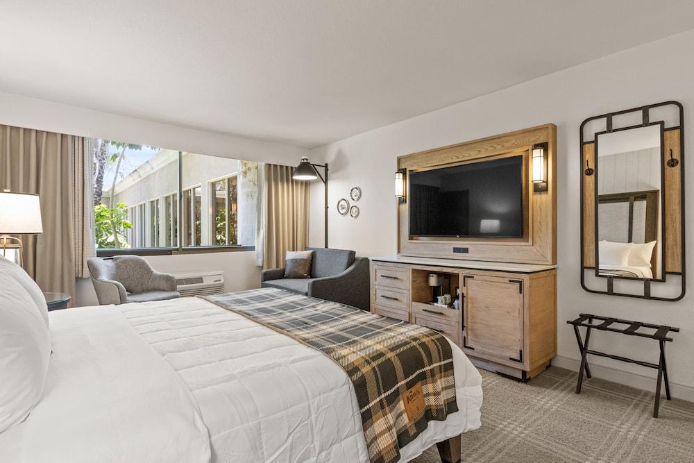 Knott's Hotel photo 2