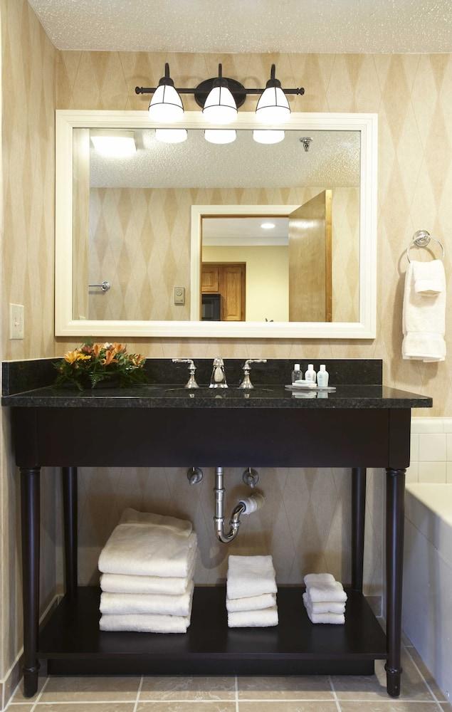 The Lakeview Hotel, Shanty Creek Resort photo 9