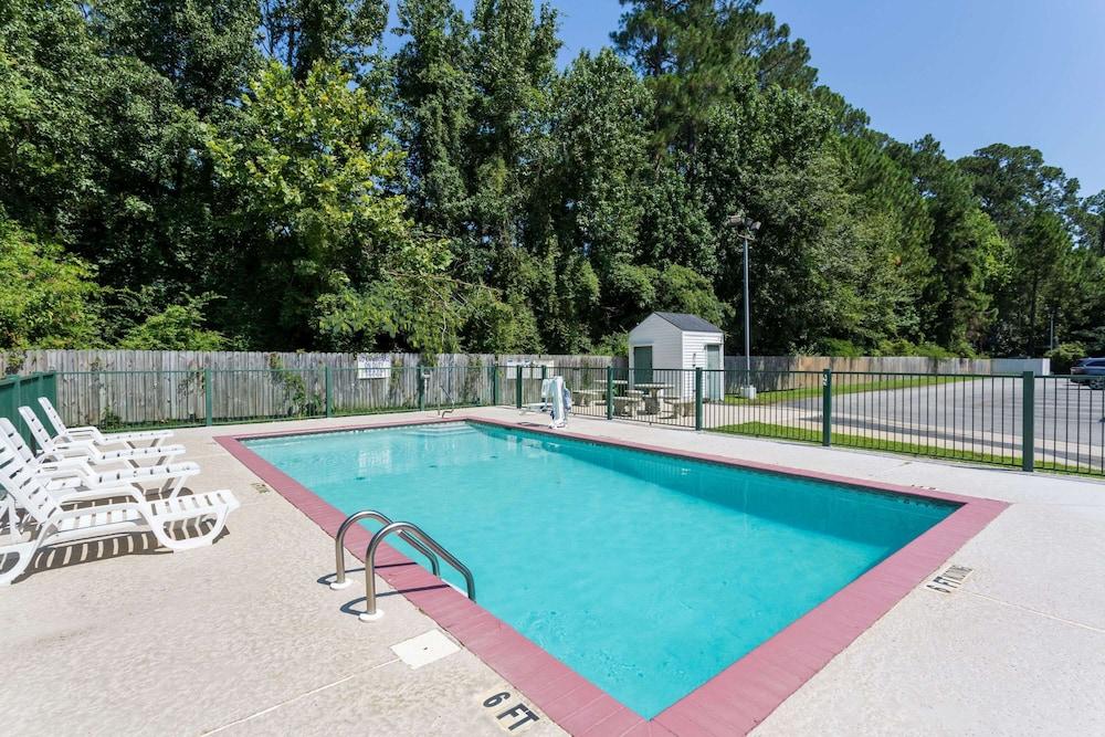 Super 8 by Wyndham Statesboro photo 10
