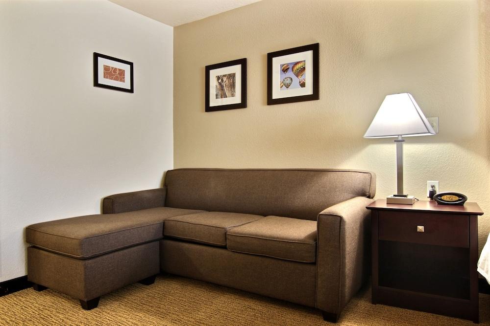 Comfort Suites Albuquerque/North Journal Center photo 19