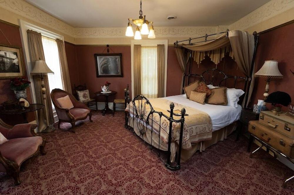 Iron Amethyst Inn   Boutique Hotel photo 9