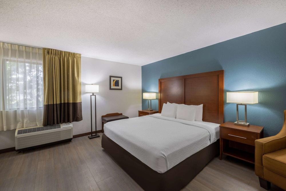 Travelodge by Wyndham Brooklyn Center photo 10