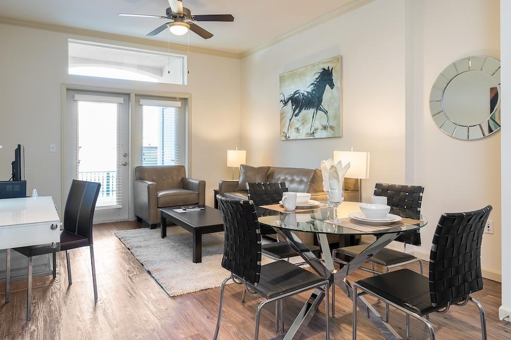 Global Luxury Suites Baypointe Station photo 33