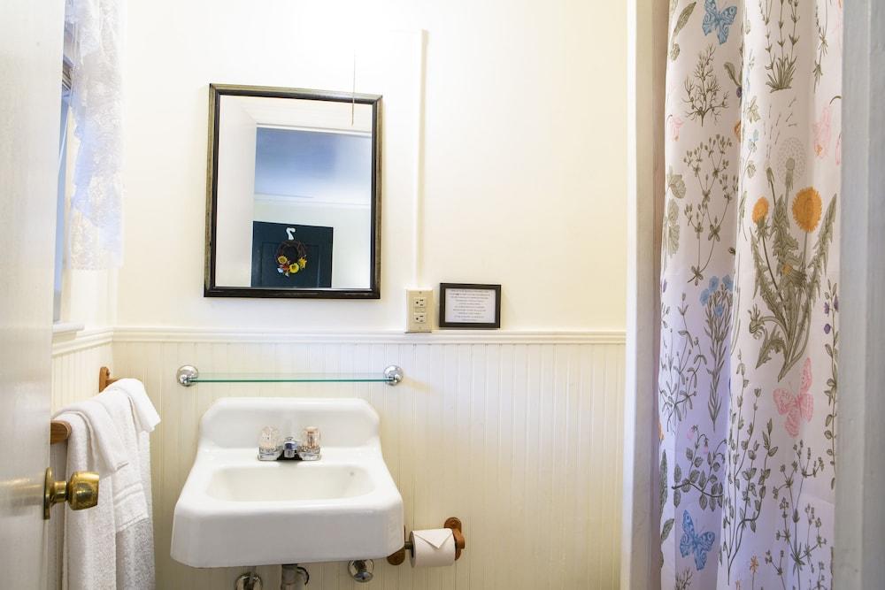 The Chimney Rock Inn & Cottages photo 79