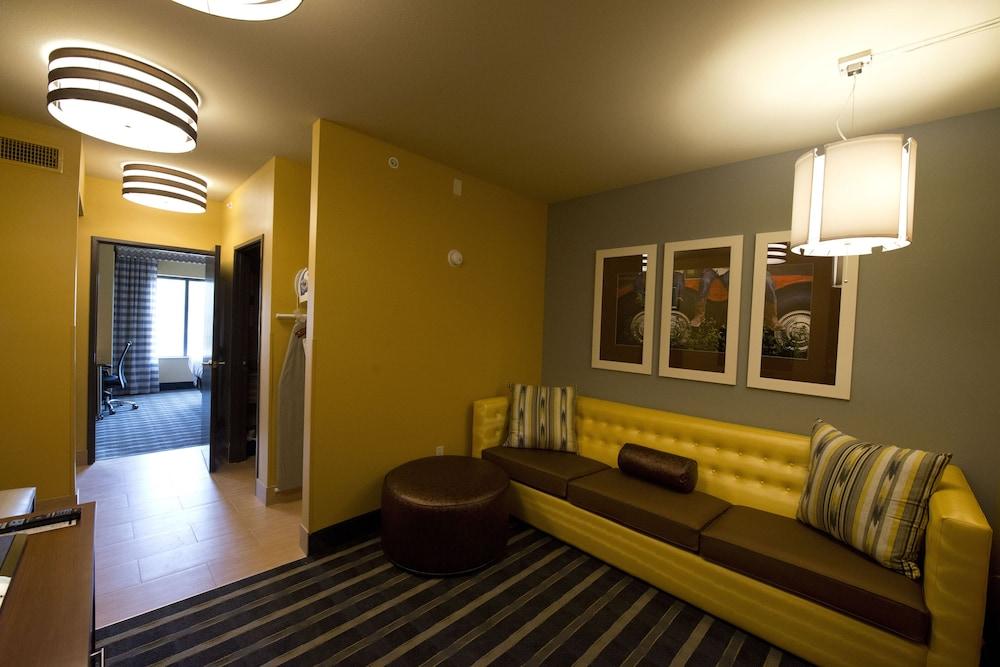 Holiday Inn Express & Suites Perry-National Fairground Area #34 by IHG photo 4