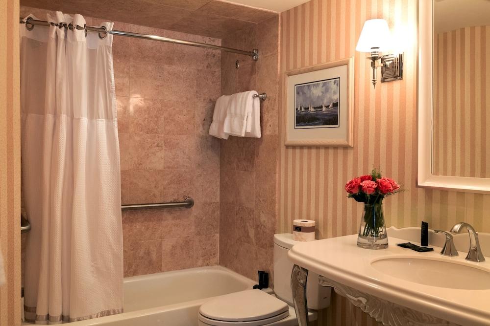 Chateau Inn and Suites photo 47