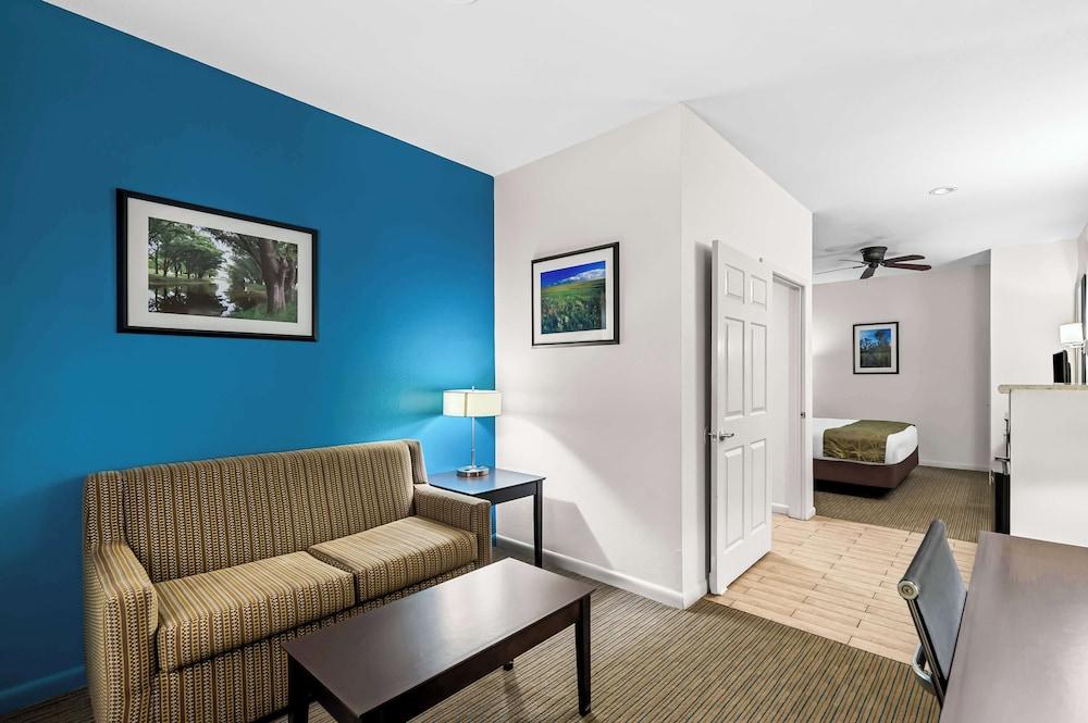 Best Western Delhi Inn photo 11