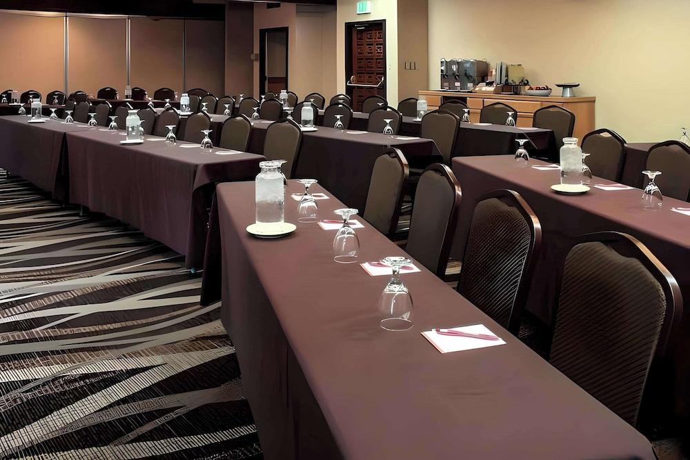 Comfort Inn & Suites photo 2