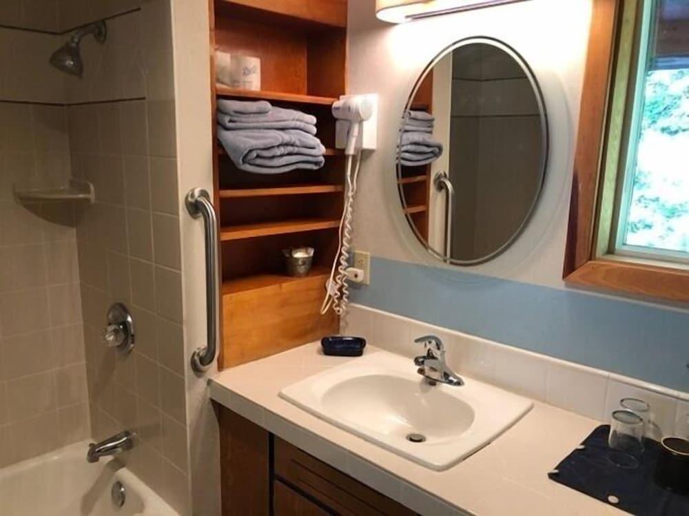 Reflections Inn photo 56