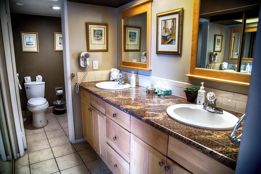 Palm Desert Suites photo 3