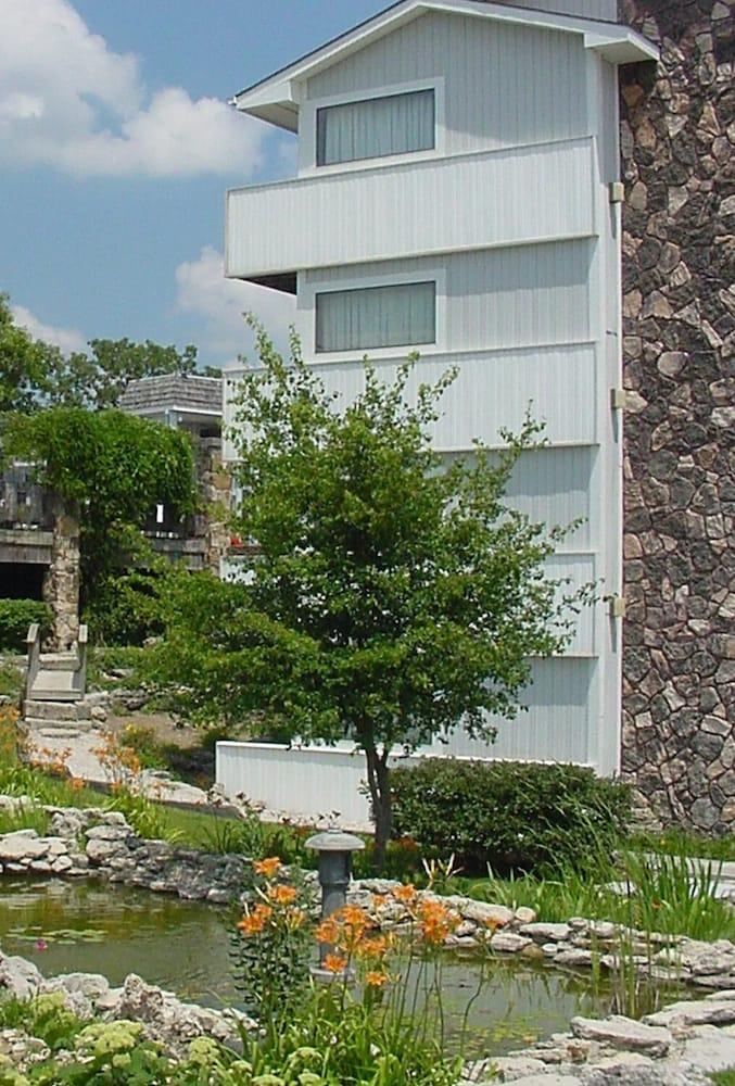 Quails Nest Inn and Suites photo 24