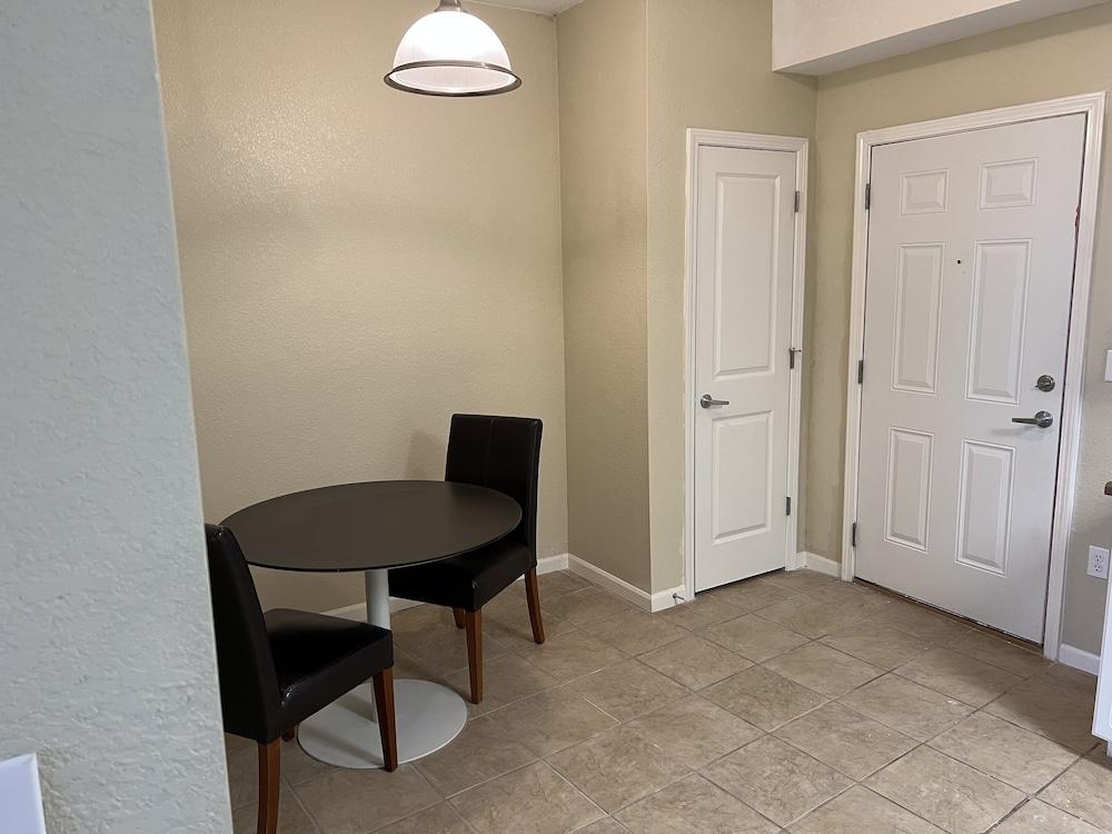 Washburn Hotel Suites photo 11