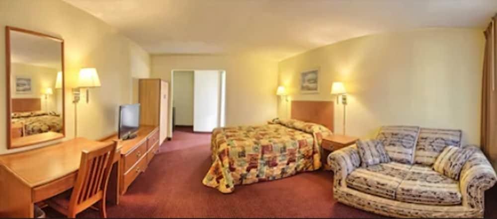 Relax Inn And Suites photo 8