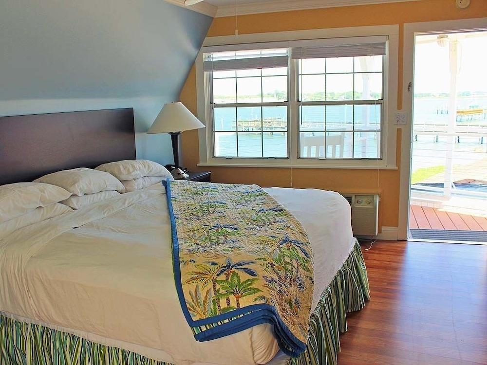 Edgewater Inn photo 13