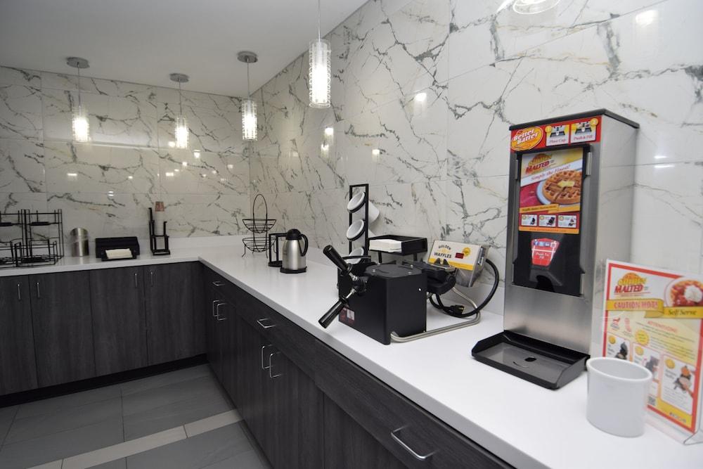 Baymont by Wyndham Batavia - Darien Lake photo 10