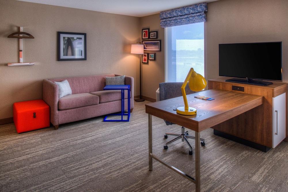 Hampton Inn & Suites Wixom photo 13