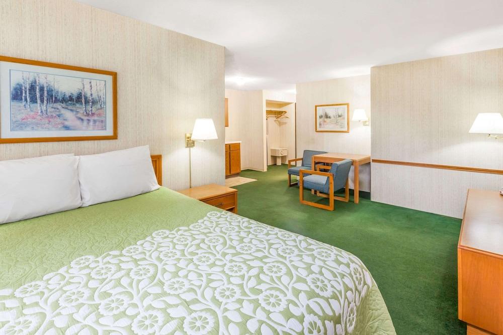 Days Inn by Wyndham Alpena photo 16