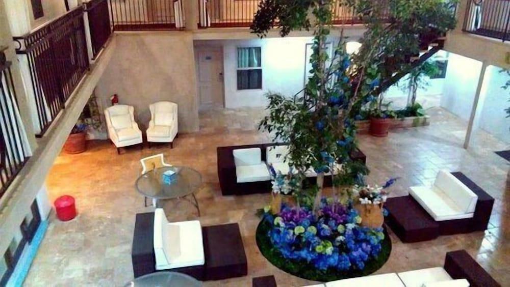 L.A. Sky Boutique Hotel photo 22