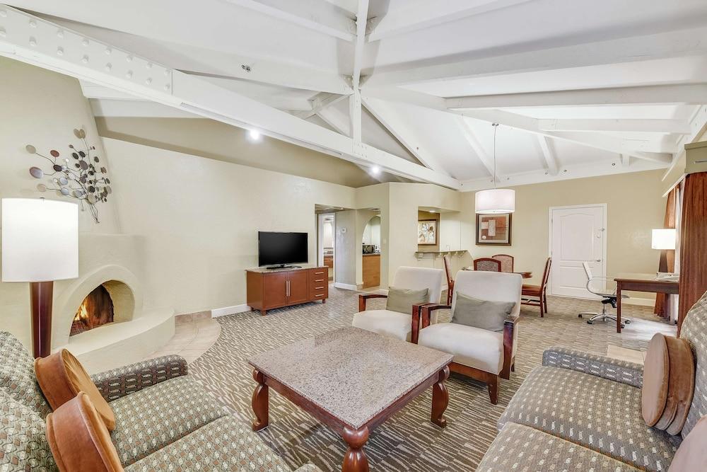 Hilton Phoenix Tapatio Cliffs Resort photo 8