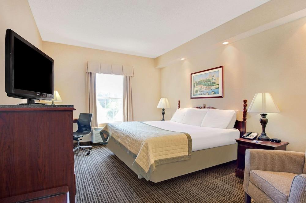 Baymont by Wyndham Pearl photo 3