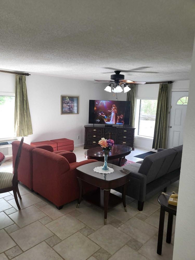 Pine Tree Inn photo 10