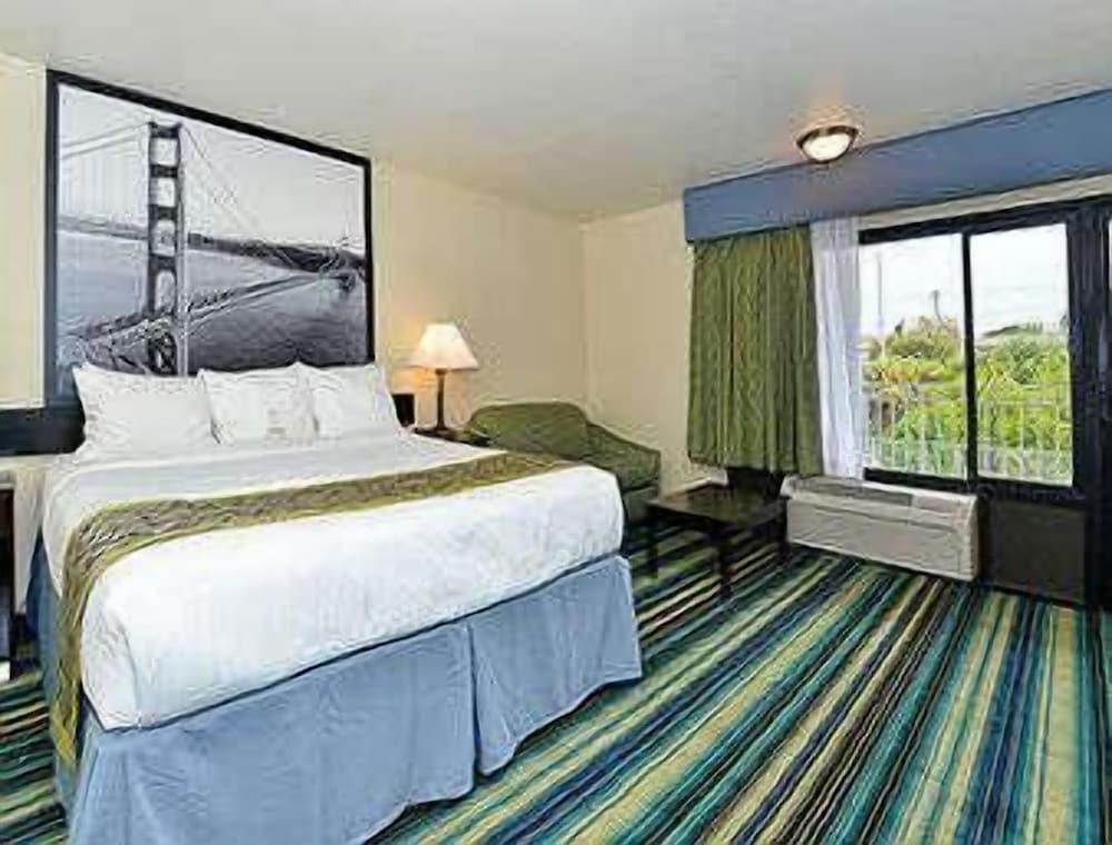 Super 8 by Wyndham Vallejo/Napa Valley photo 16