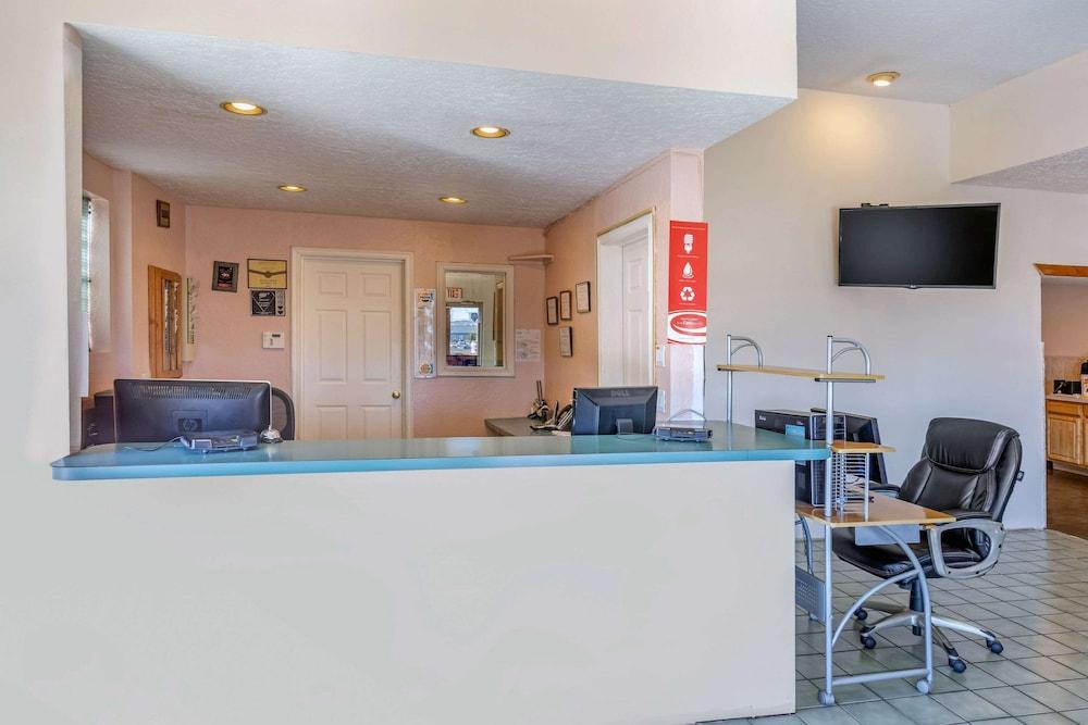 Econo Lodge Inn & Suites Socorro photo 2