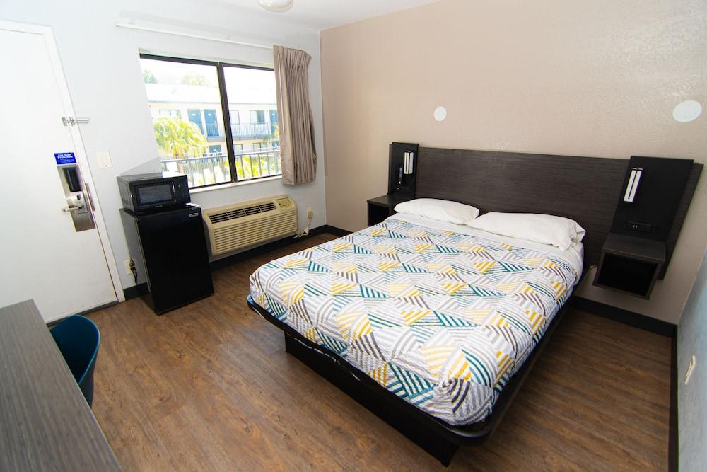 Motel 6 Lantana, FL photo 19