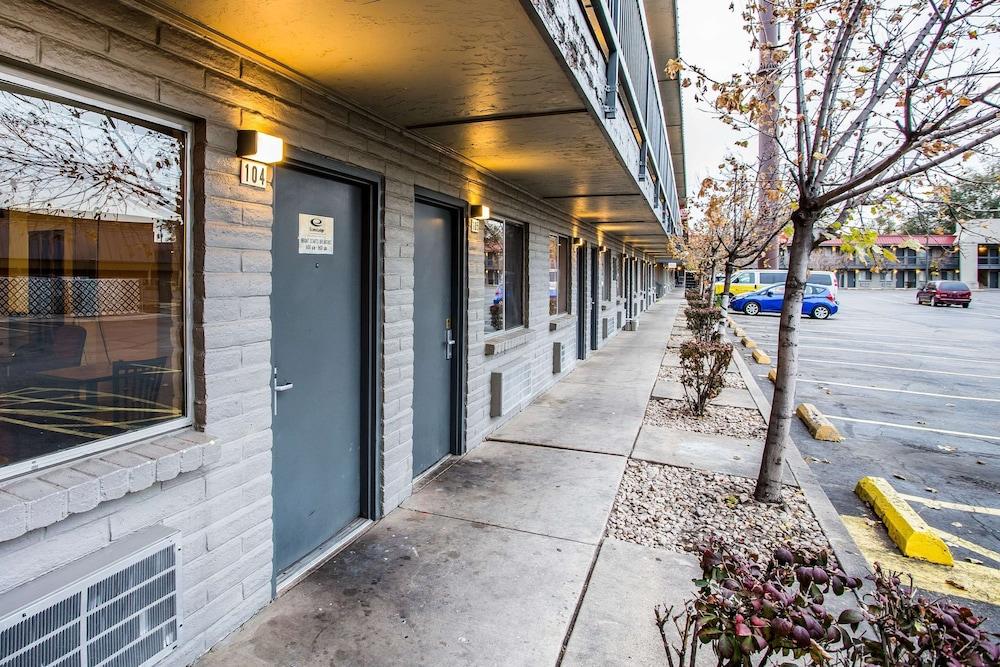 Econo Lodge Downtown photo 41