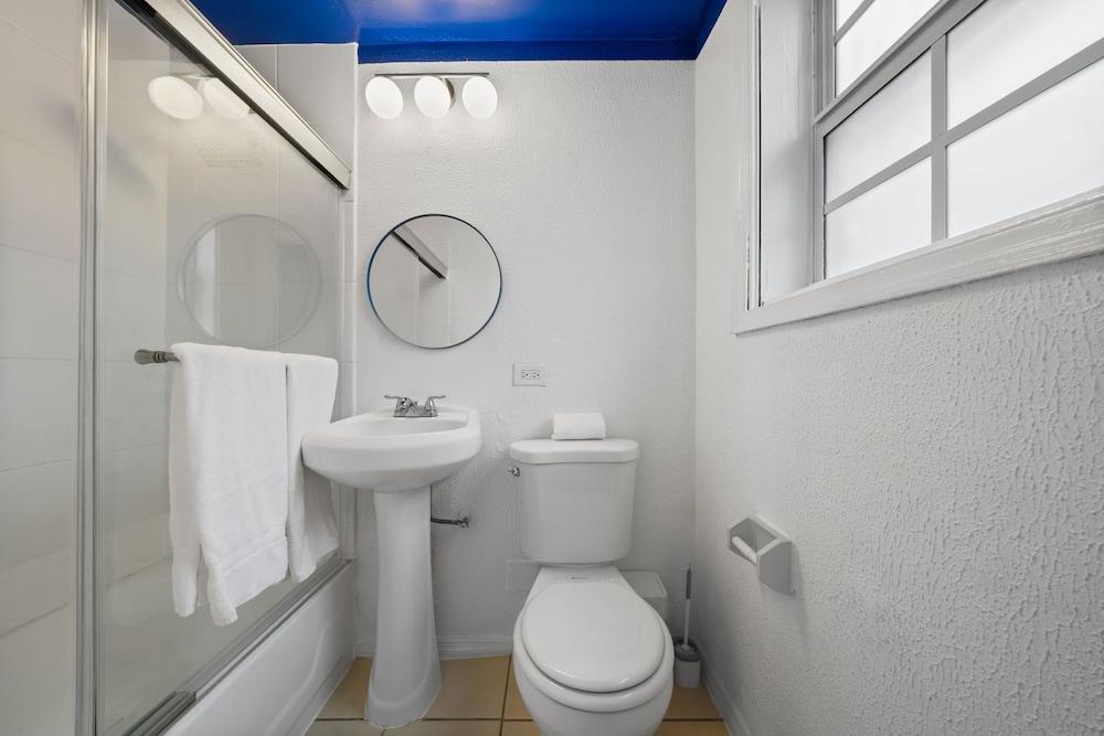 Blue Flamingo Suites photo 29