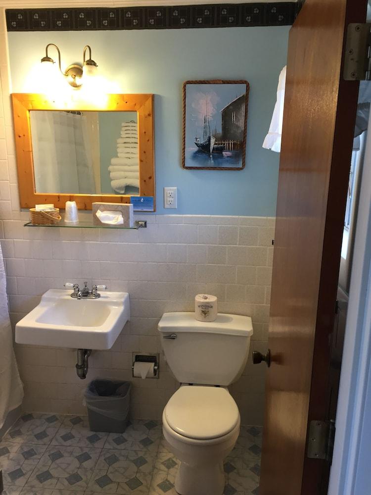Doryman Motel photo 27