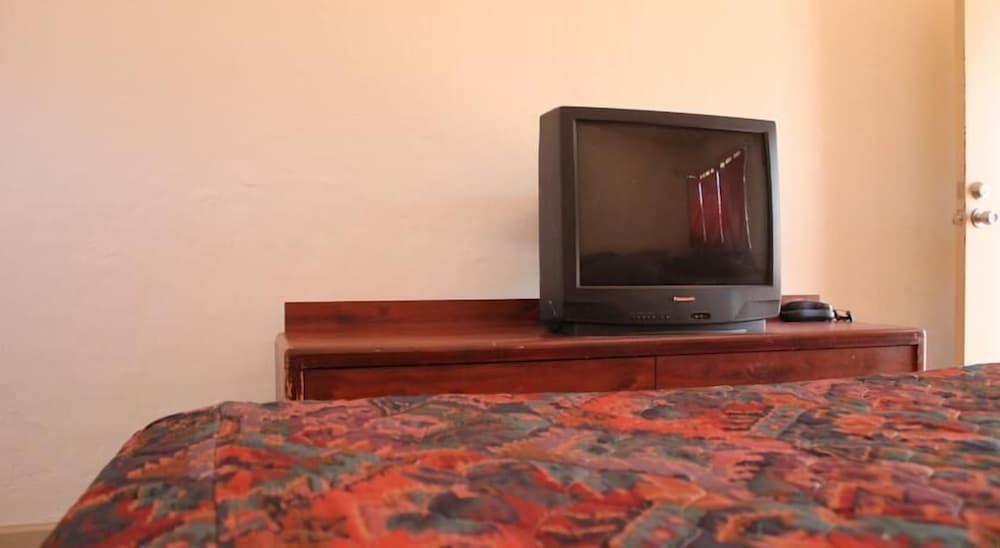 La Siesta Motel photo 26